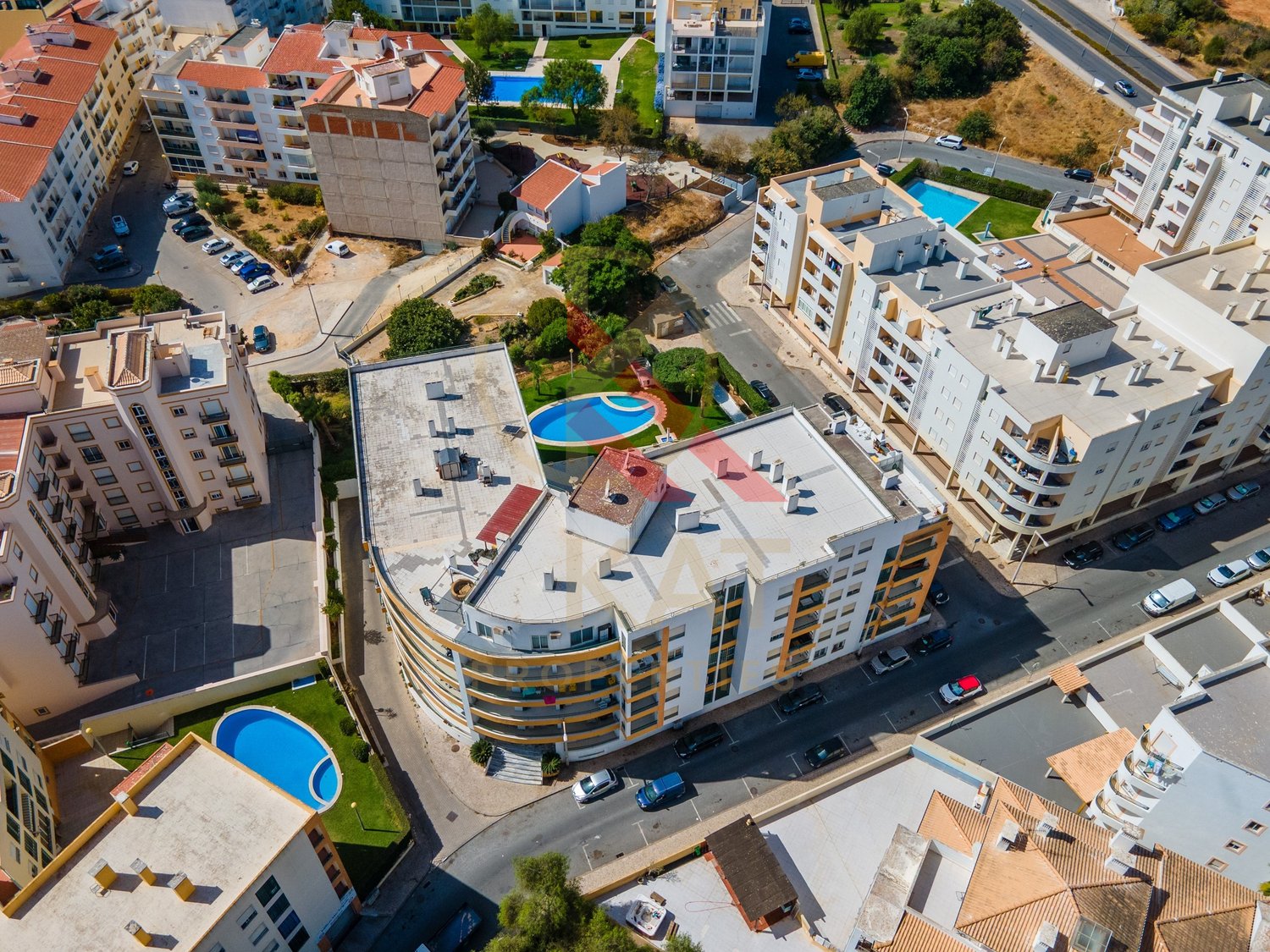 Penthouse T1+1 em Armação de Pêra – Vista Mar e Terraço Privativo de 400m²