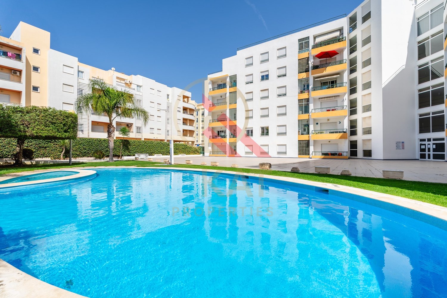 Penthouse T1+1 em Armação de Pêra – Vista Mar e Terraço Privativo de 400m²