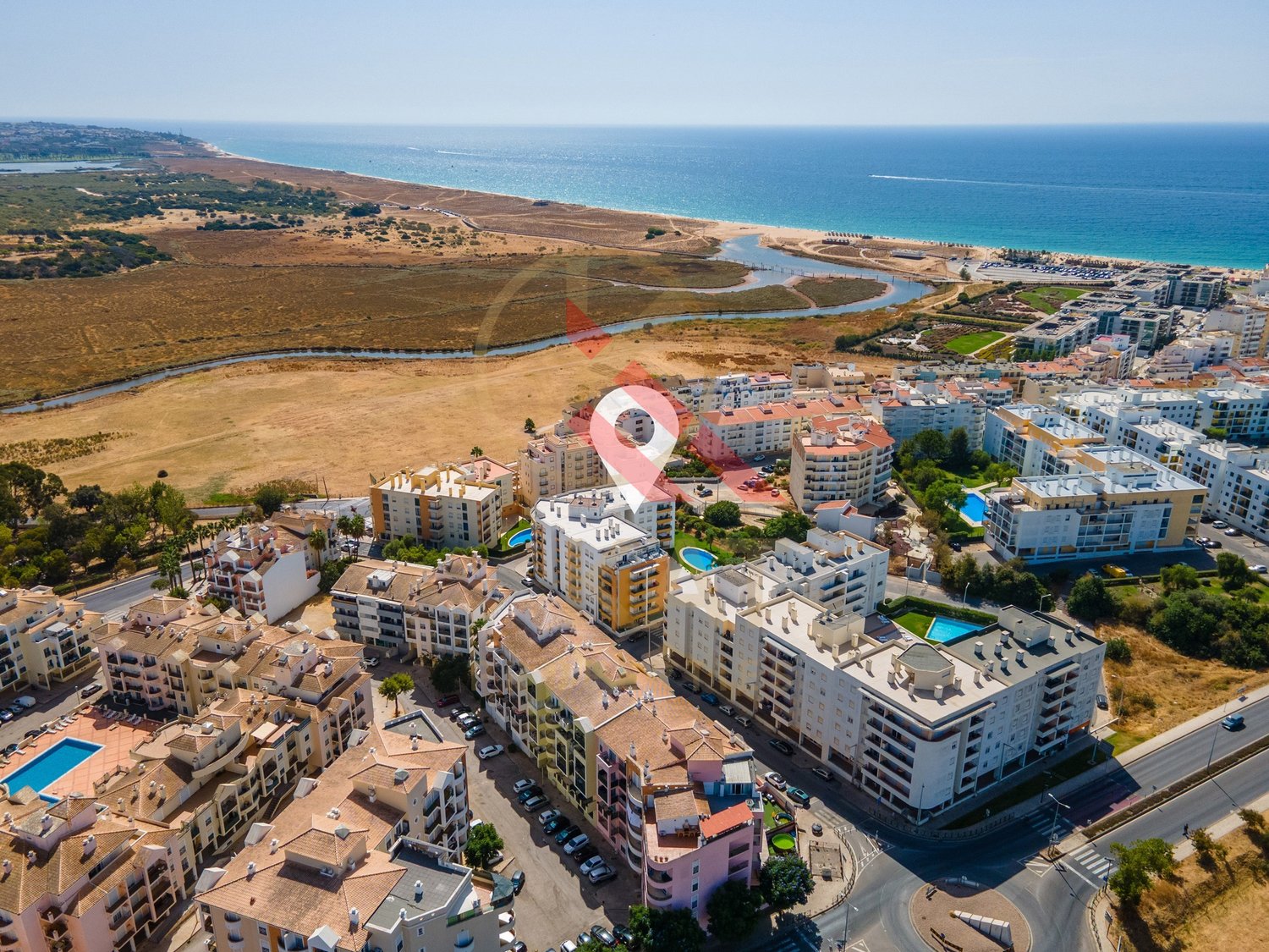 Penthouse T1+1 em Armação de Pêra – Vista Mar e Terraço Privativo de 400m²