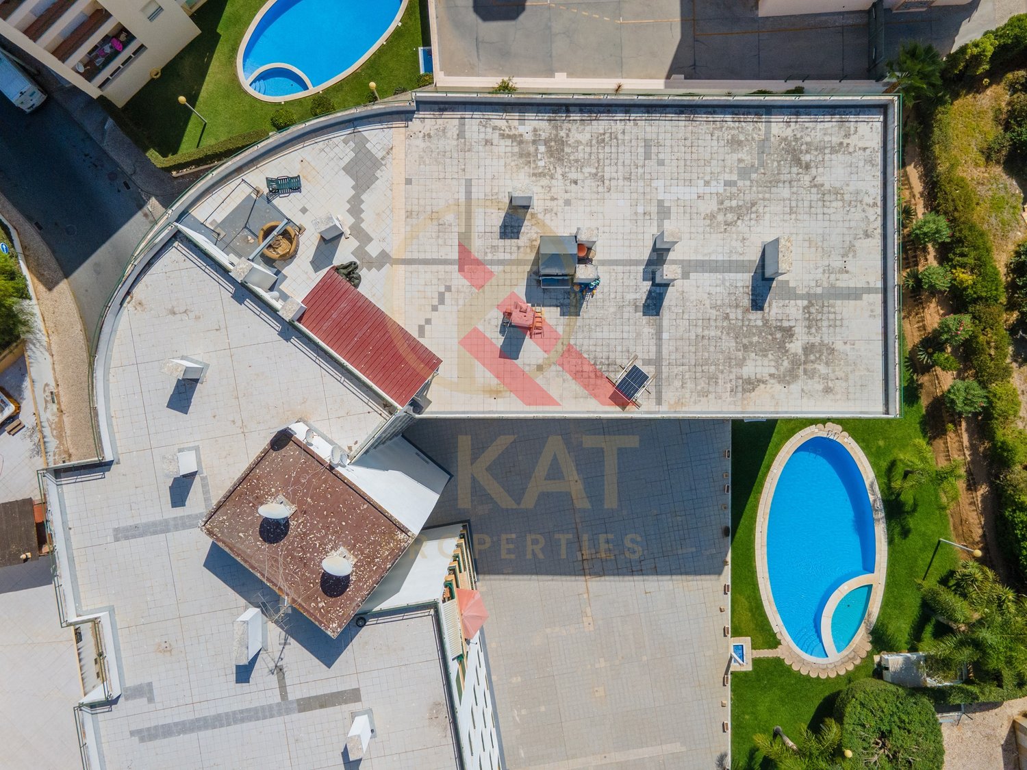 Penthouse T1+1 em Armação de Pêra – Vista Mar e Terraço Privativo de 400m²