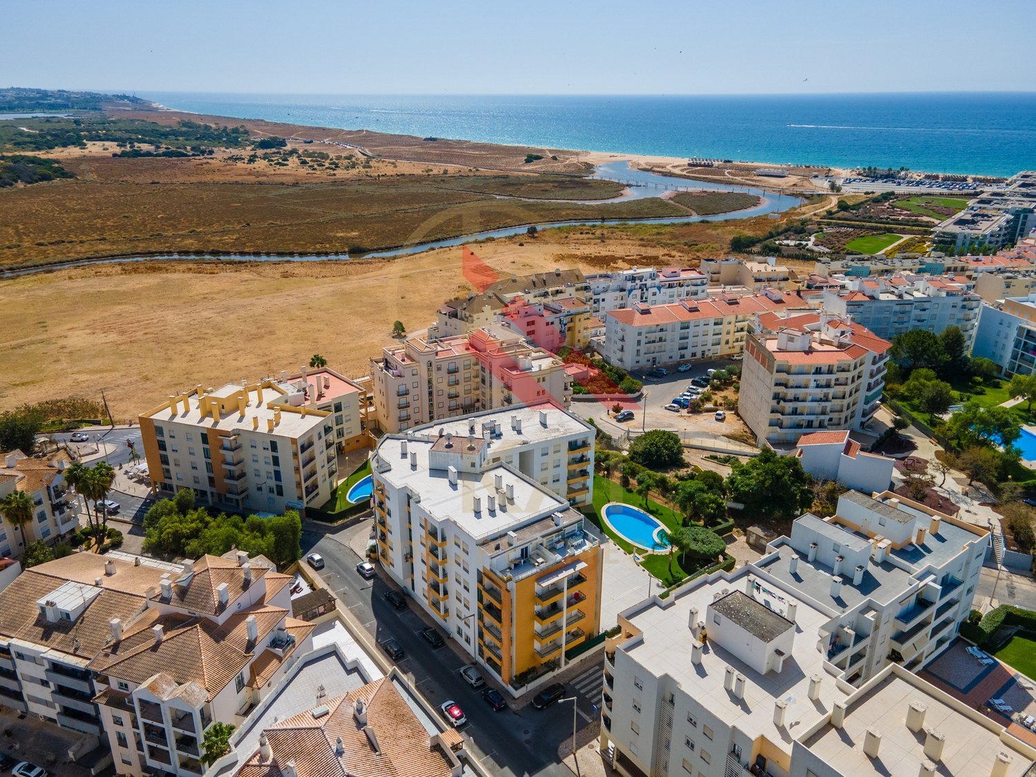 Penthouse T1+1 em Armação de Pêra – Vista Mar e Terraço Privativo de 400m²