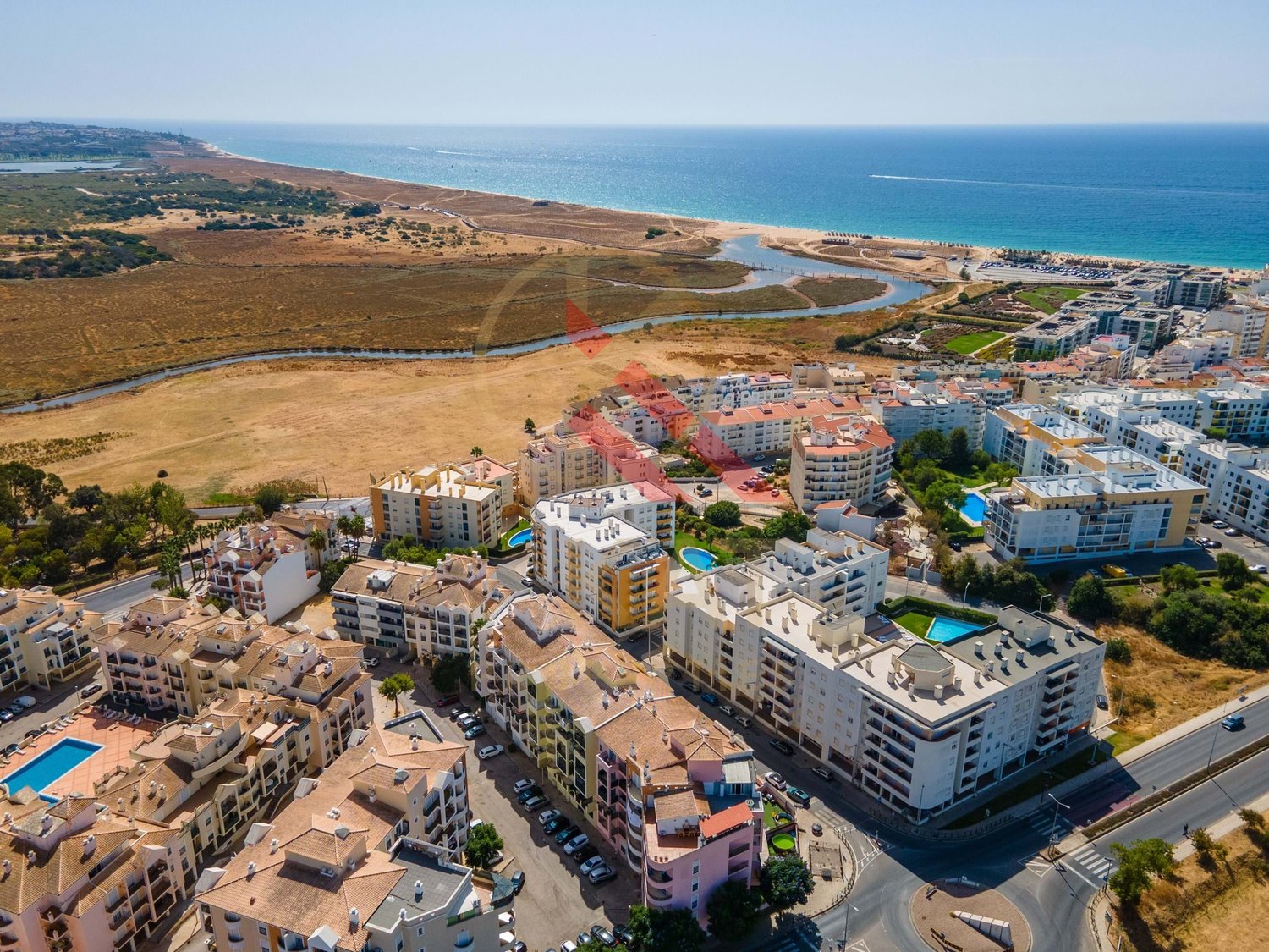 Penthouse T1+1 em Armação de Pêra – Vista Mar e Terraço Privativo de 400m²