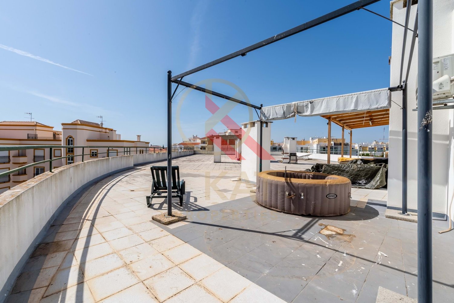 Penthouse T1+1 em Armação de Pêra – Vista Mar e Terraço Privativo de 400m²