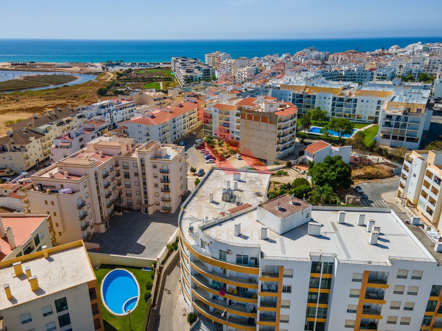 Penthouse T1+1 em Armação de Pêra – Vista Mar e Terraço Privativo de 400m²