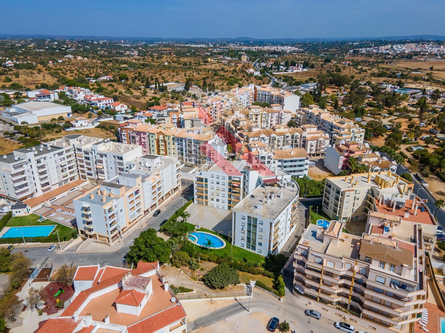 Penthouse T1+1 em Armação de Pêra – Vista Mar e Terraço Privativo de 400m²