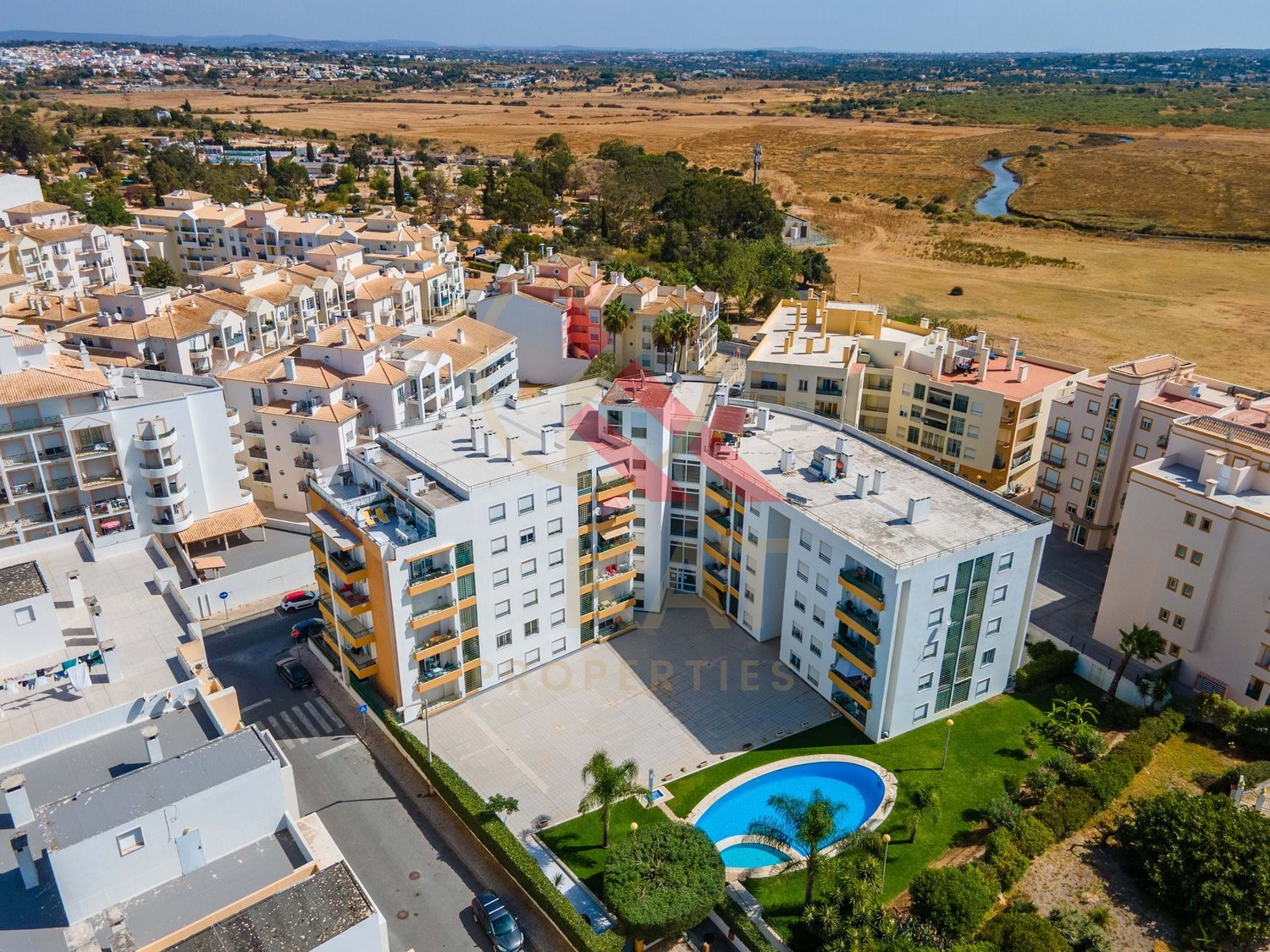 Penthouse T1+1 em Armação de Pêra – Vista Mar e Terraço Privativo de 400m²