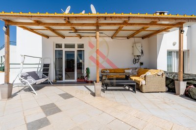 Penthouse T1+1 em Armação de Pêra – Vista Mar e Terraço Privativo de 400m²