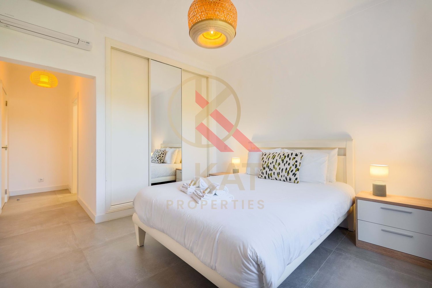 Moradia com anexo independente T3 renovado, piscina e excelente exposição solar – Vale Del Rei, Lagoa