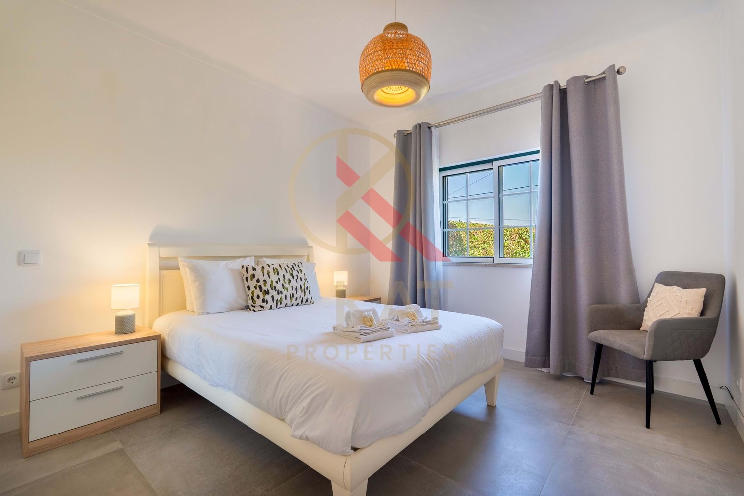 Moradia com anexo independente T3 renovado, piscina e excelente exposição solar – Vale Del Rei, Lagoa