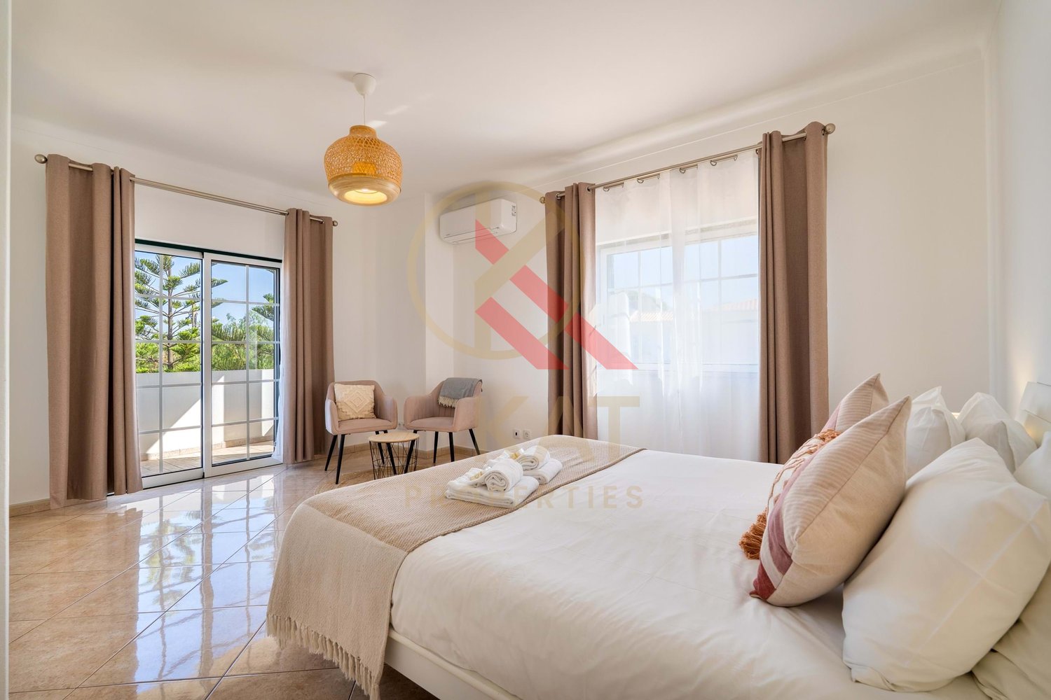 Moradia com anexo independente T3 renovado, piscina e excelente exposição solar – Vale Del Rei, Lagoa