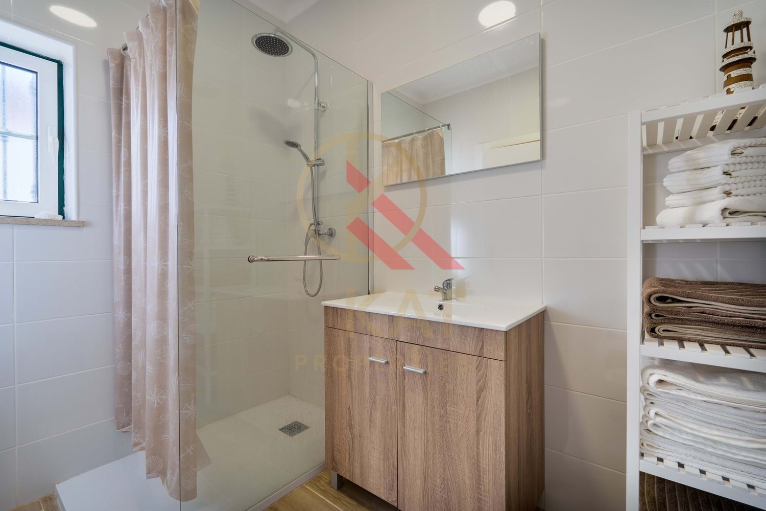 Moradia com anexo independente T3 renovado, piscina e excelente exposição solar – Vale Del Rei, Lagoa