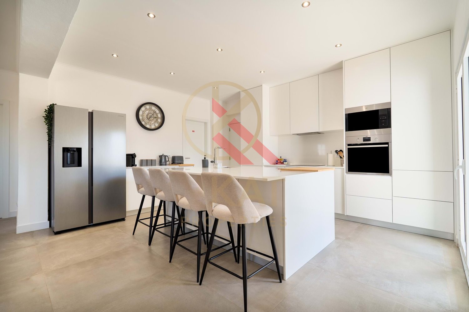 Moradia com anexo independente T3 renovado, piscina e excelente exposição solar – Vale Del Rei, Lagoa