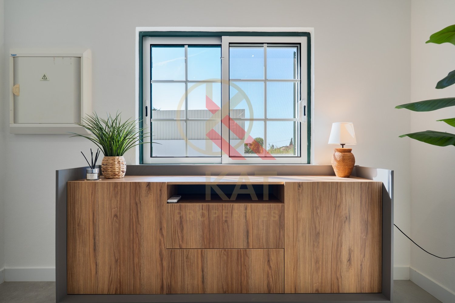 Moradia com anexo independente T3 renovado, piscina e excelente exposição solar – Vale Del Rei, Lagoa