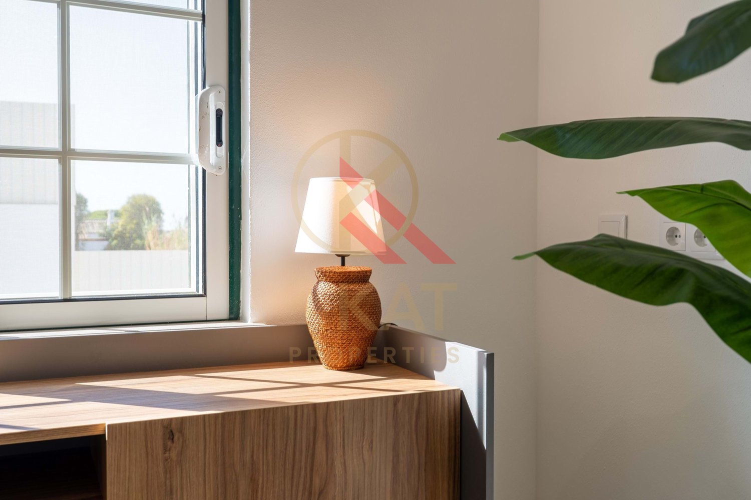 Moradia com anexo independente T3 renovado, piscina e excelente exposição solar – Vale Del Rei, Lagoa