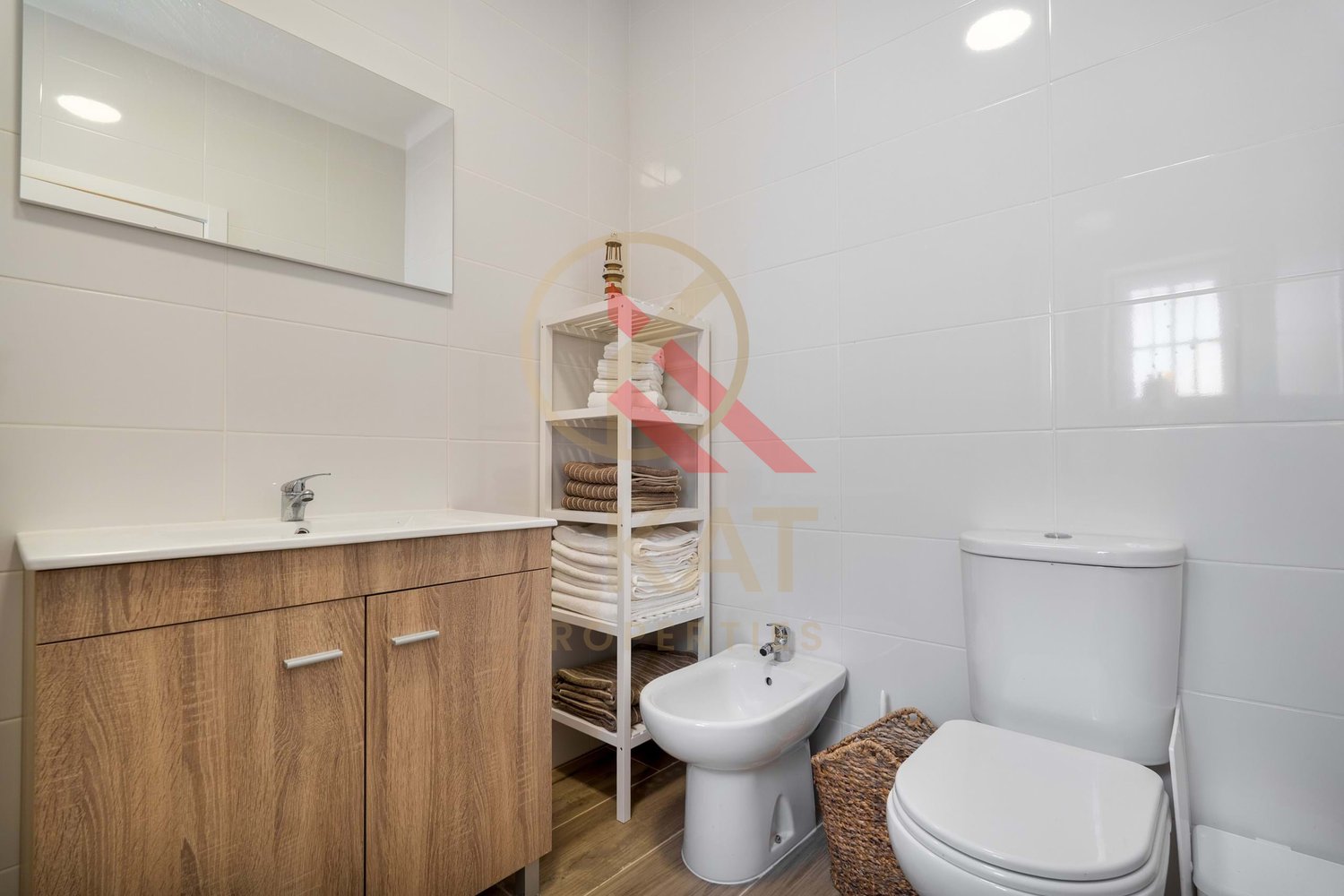 Moradia com anexo independente T3 renovado, piscina e excelente exposição solar – Vale Del Rei, Lagoa