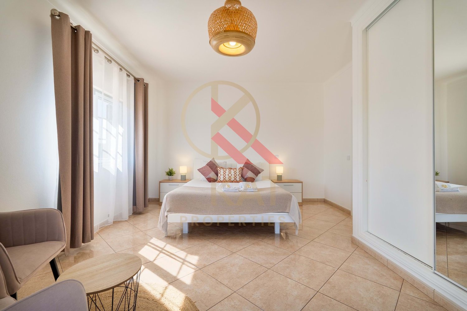 Moradia com anexo independente T3 renovado, piscina e excelente exposição solar – Vale Del Rei, Lagoa