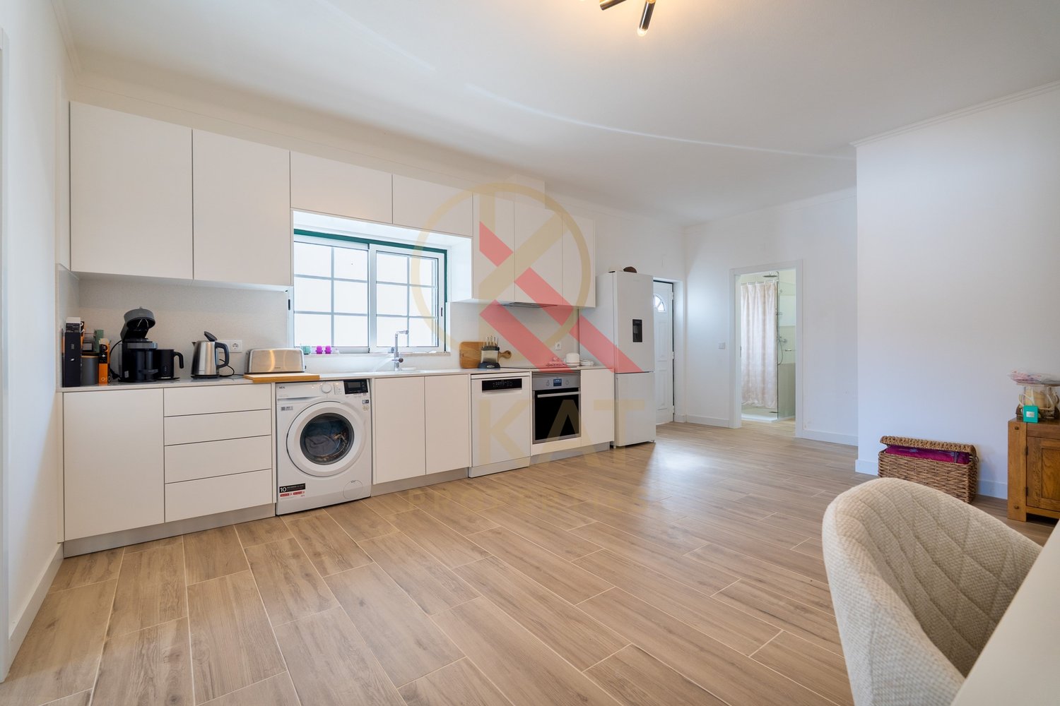 Moradia com anexo independente T3 renovado, piscina e excelente exposição solar – Vale Del Rei, Lagoa