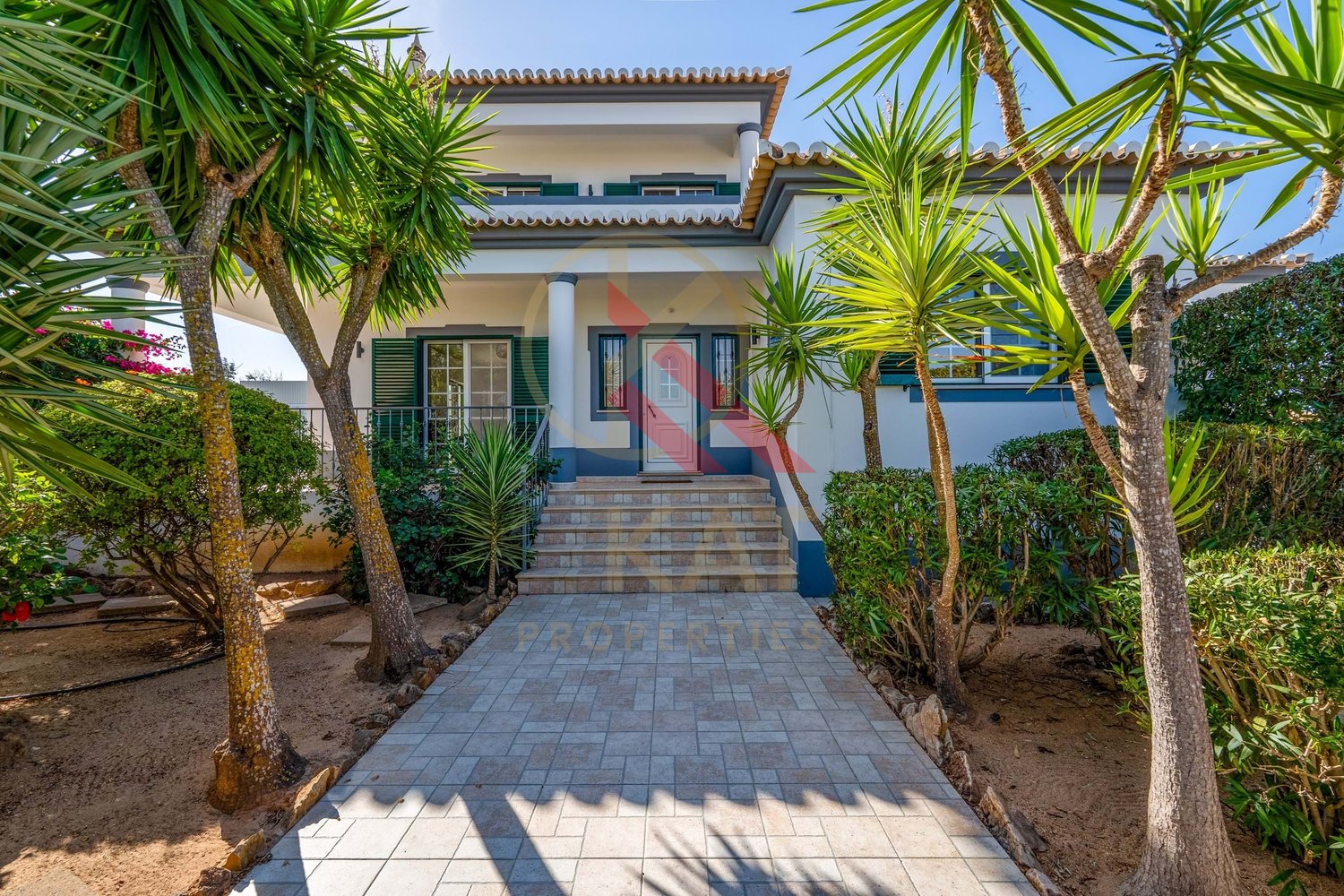 Moradia com anexo independente T3 renovado, piscina e excelente exposição solar – Vale Del Rei, Lagoa