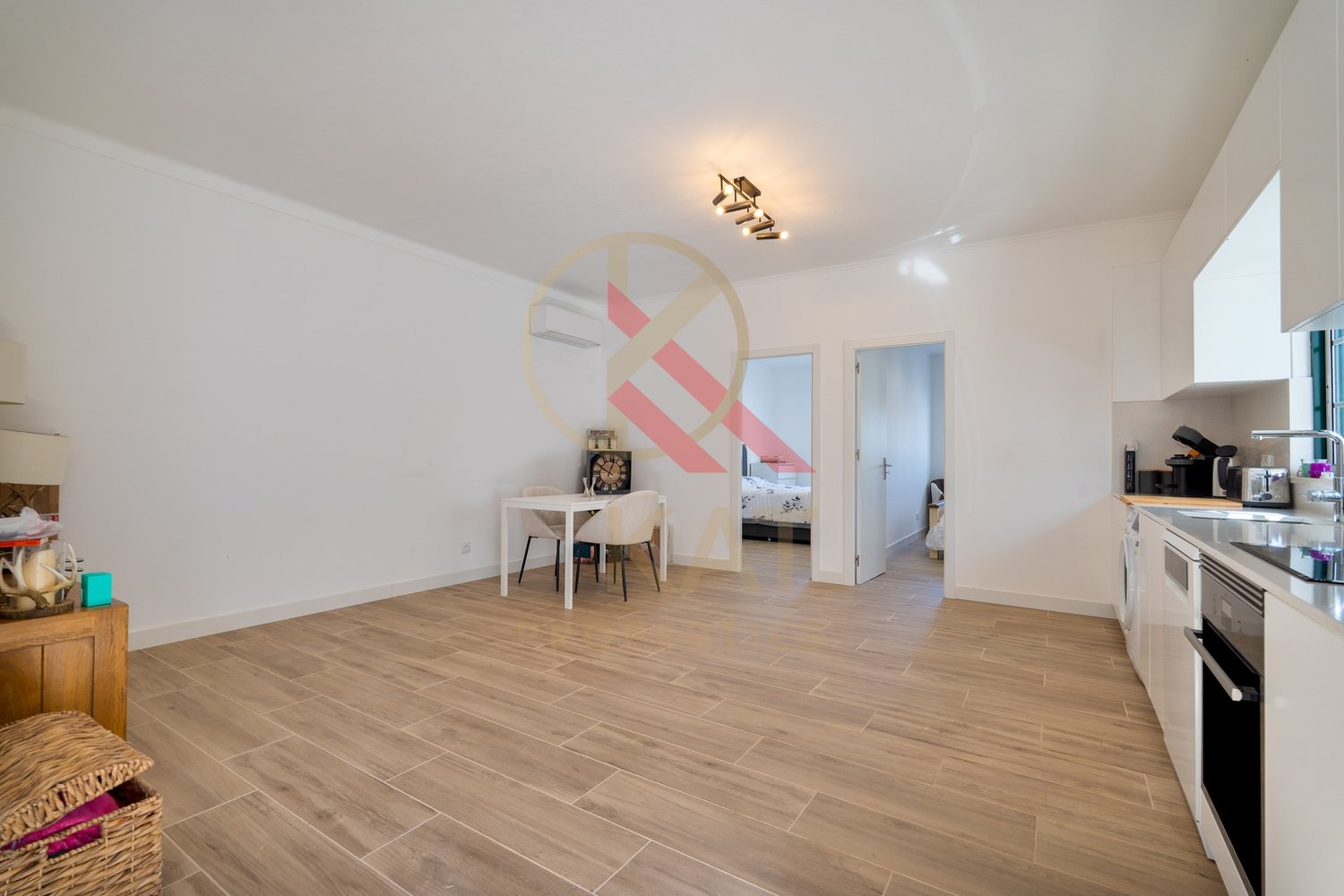 Moradia com anexo independente T3 renovado, piscina e excelente exposição solar – Vale Del Rei, Lagoa