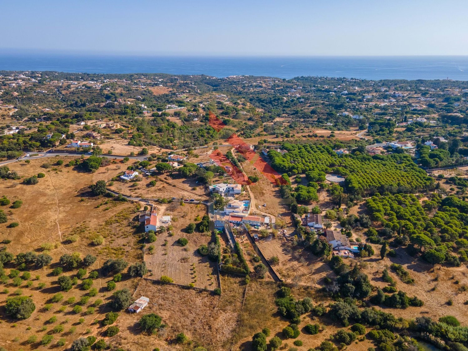 Moradia com anexo independente T3 renovado, piscina e excelente exposição solar – Vale Del Rei, Lagoa