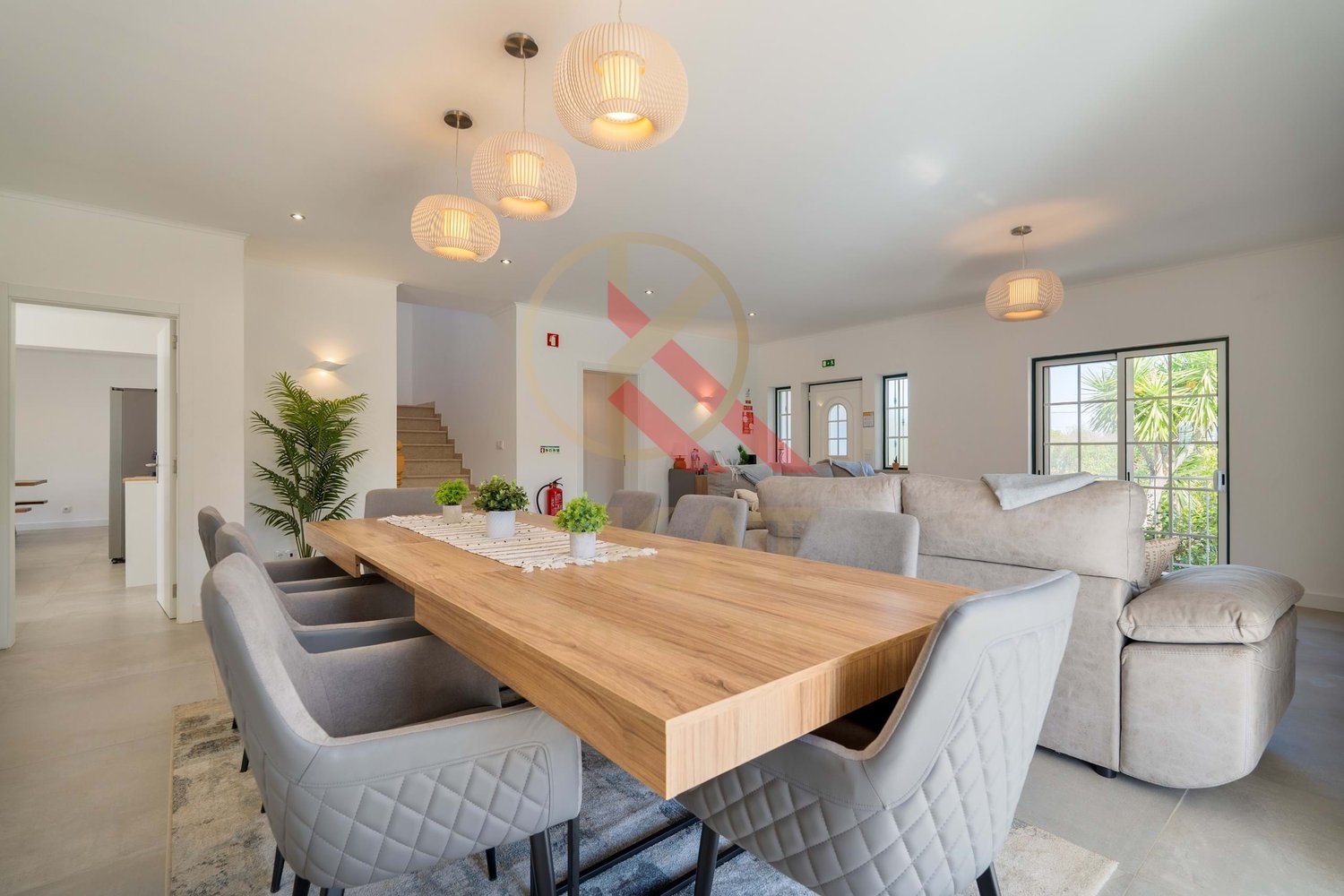 Moradia com anexo independente T3 renovado, piscina e excelente exposição solar – Vale Del Rei, Lagoa