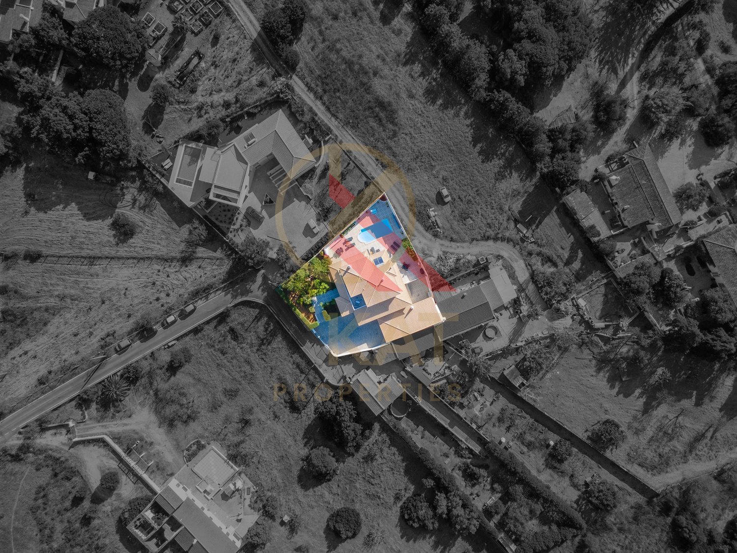 Moradia com anexo independente T3 renovado, piscina e excelente exposição solar – Vale Del Rei, Lagoa