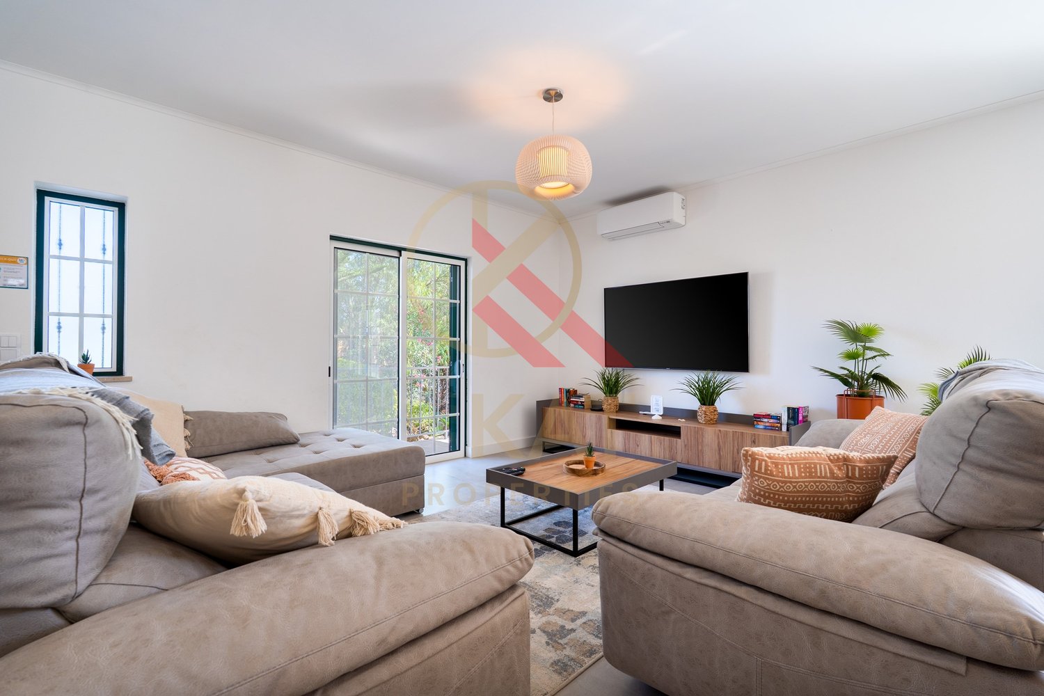 Moradia com anexo independente T3 renovado, piscina e excelente exposição solar – Vale Del Rei, Lagoa