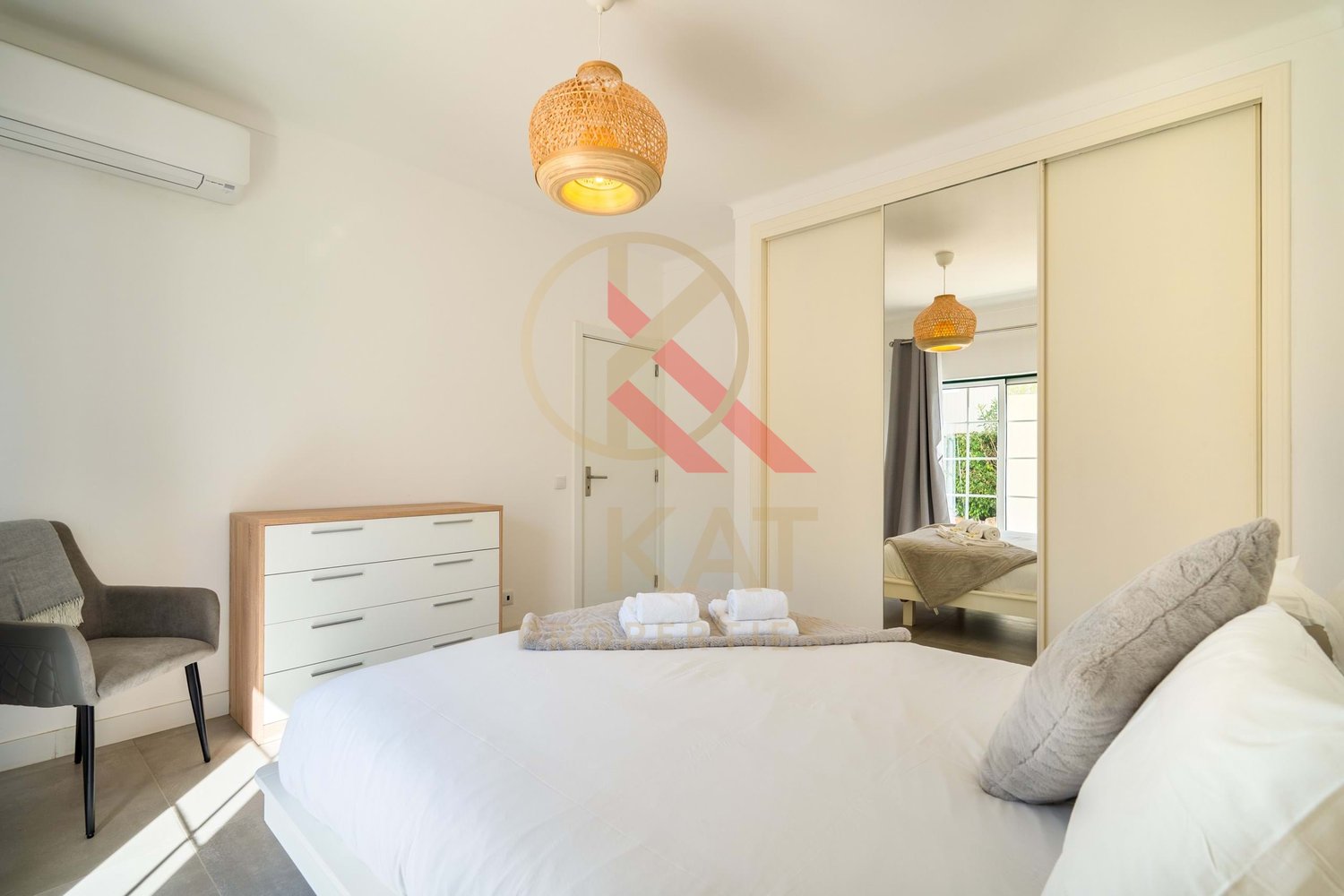 Moradia com anexo independente T3 renovado, piscina e excelente exposição solar – Vale Del Rei, Lagoa