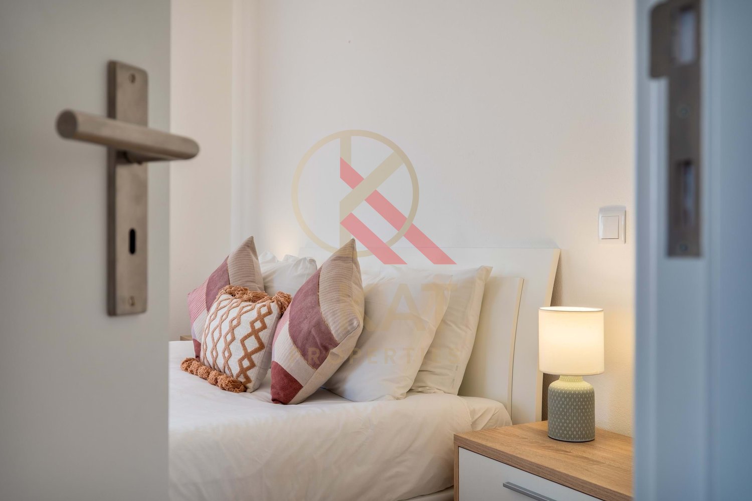 Moradia com anexo independente T3 renovado, piscina e excelente exposição solar – Vale Del Rei, Lagoa