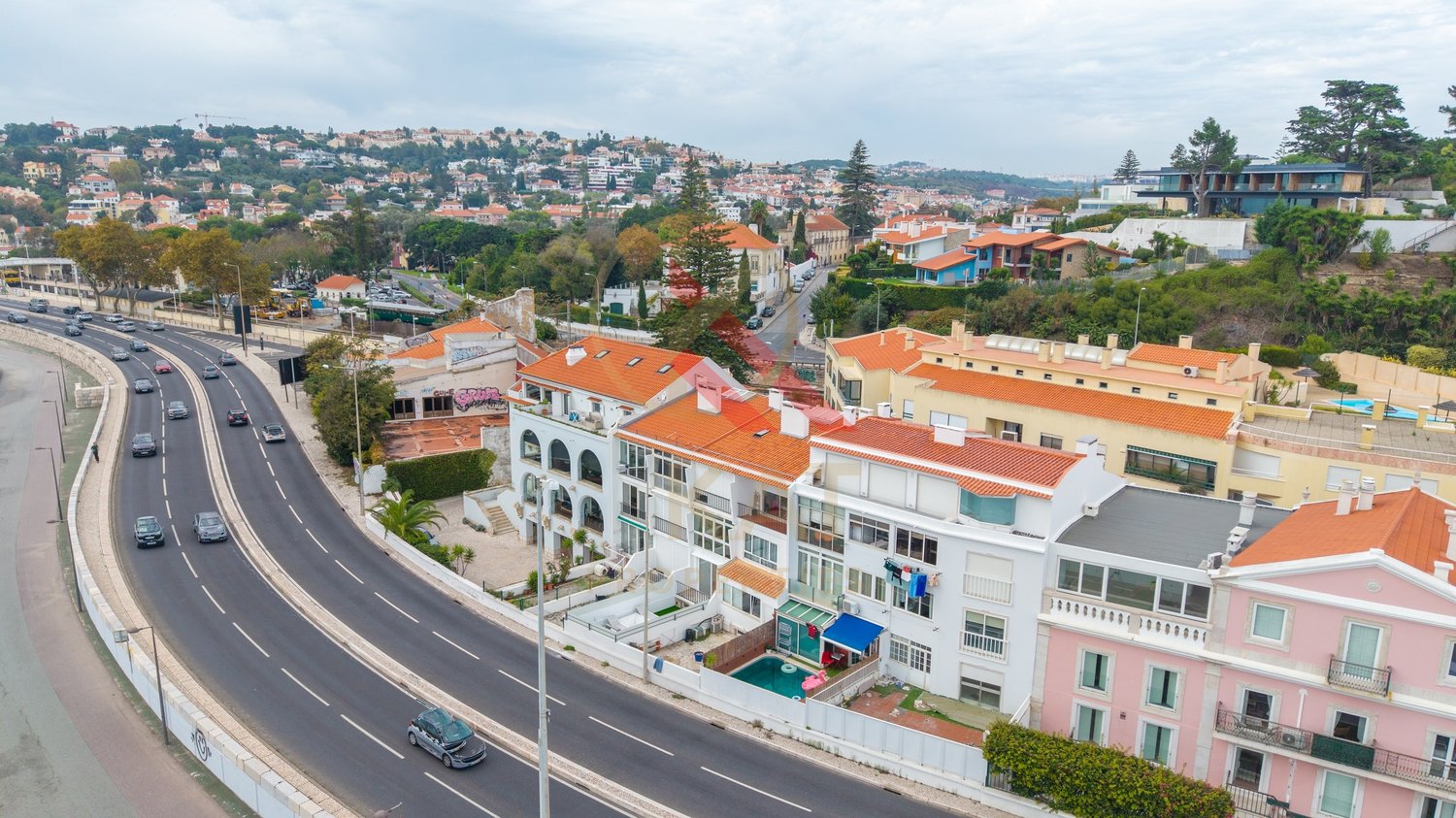 T2 de Sonho em Caxias, Oeiras – Vista Mar, Terraço Privativo com Jacuzzi e a 30 metros da Praia
