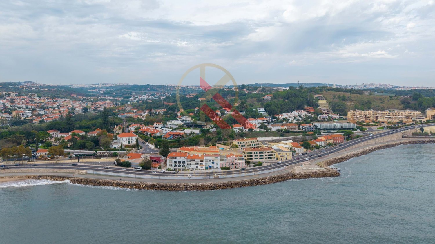 T2 de Sonho em Caxias, Oeiras – Vista Mar, Terraço Privativo com Jacuzzi e a 30 metros da Praia
