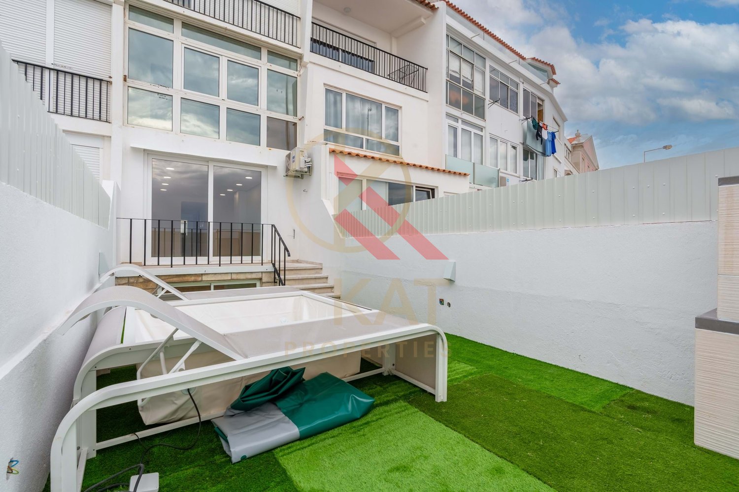 T2 de Sonho em Caxias, Oeiras – Vista Mar, Terraço Privativo com Jacuzzi e a 30 metros da Praia