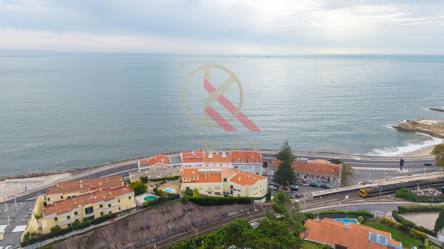 T2 de Sonho em Caxias, Oeiras – Vista Mar, Terraço Privativo com Jacuzzi e a 30 metros da Praia