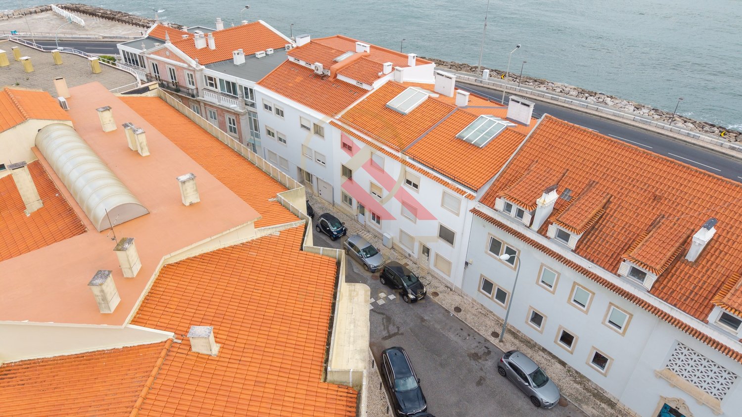 T2 de Sonho em Caxias, Oeiras – Vista Mar, Terraço Privativo com Jacuzzi e a 30 metros da Praia