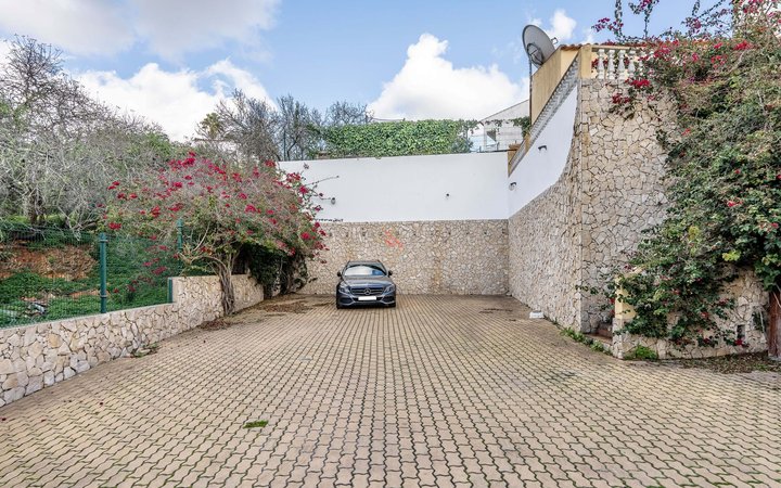 Moradia Geminada T3 em Condomínio Privado – Espiche, Lagos
