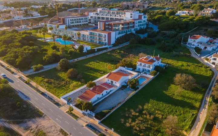 Propriedade com Localização Premium a 200m da Meia Praia – Lagos