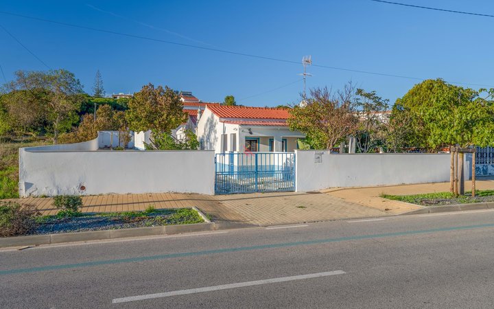 Propriedade com Localização Premium a 200m da Meia Praia – Lagos
