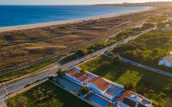 Propriedade com Localização Premium a 200m da Meia Praia – Lagos