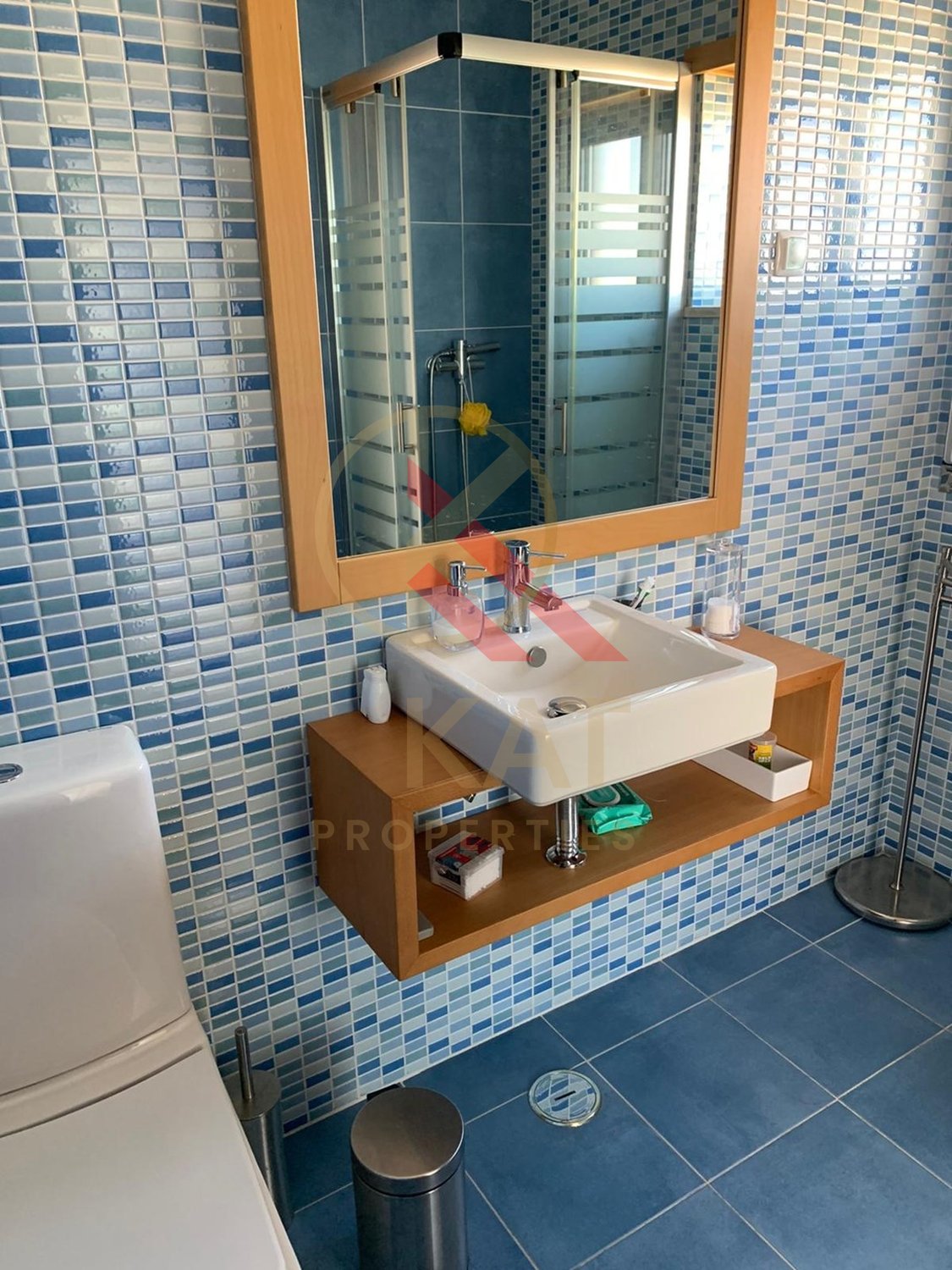 Aluga-se ao ano apartamento T2 duplex no Vale França, em Portimão