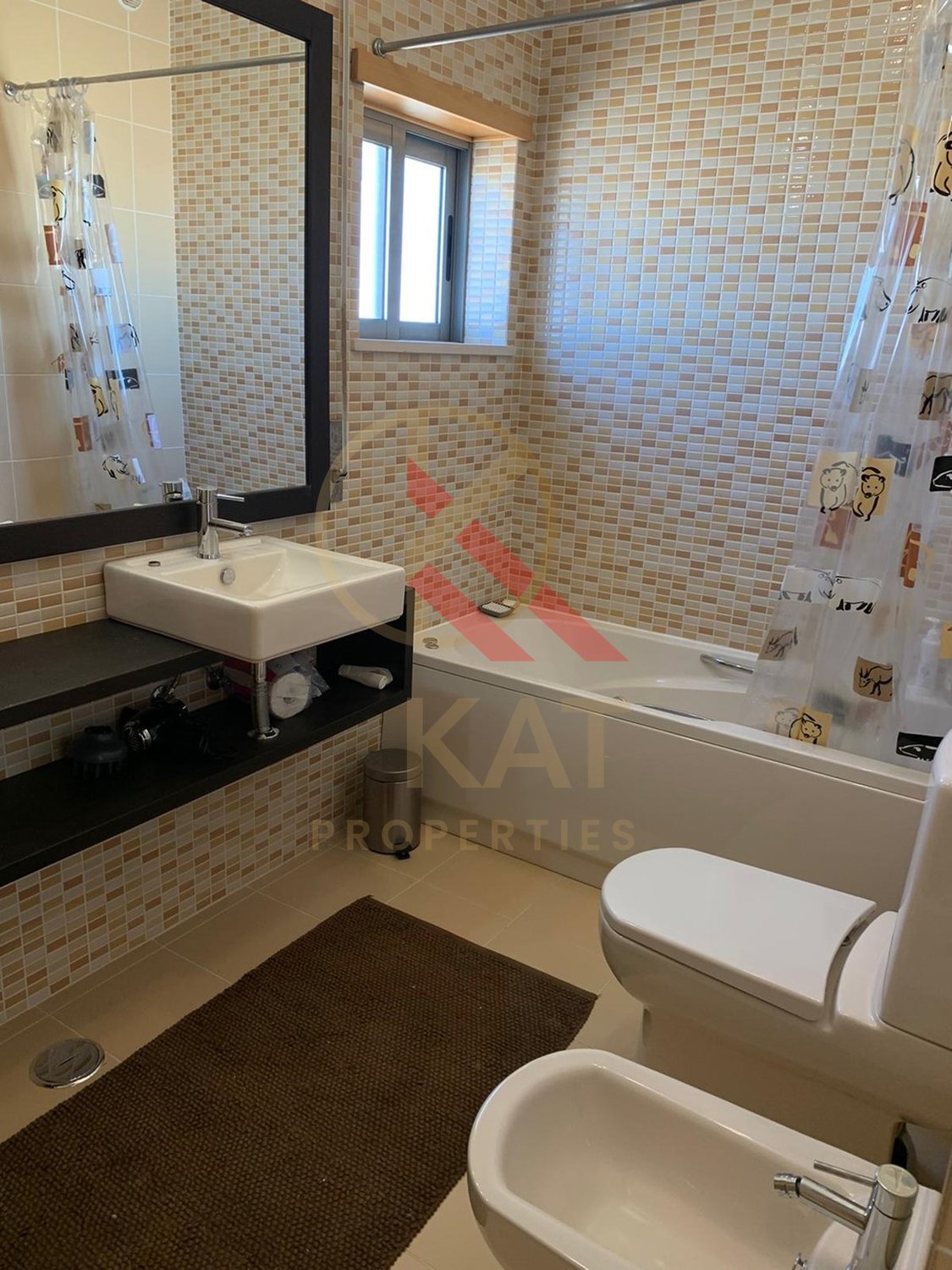 Aluga-se ao ano apartamento T2 duplex no Vale França, em Portimão