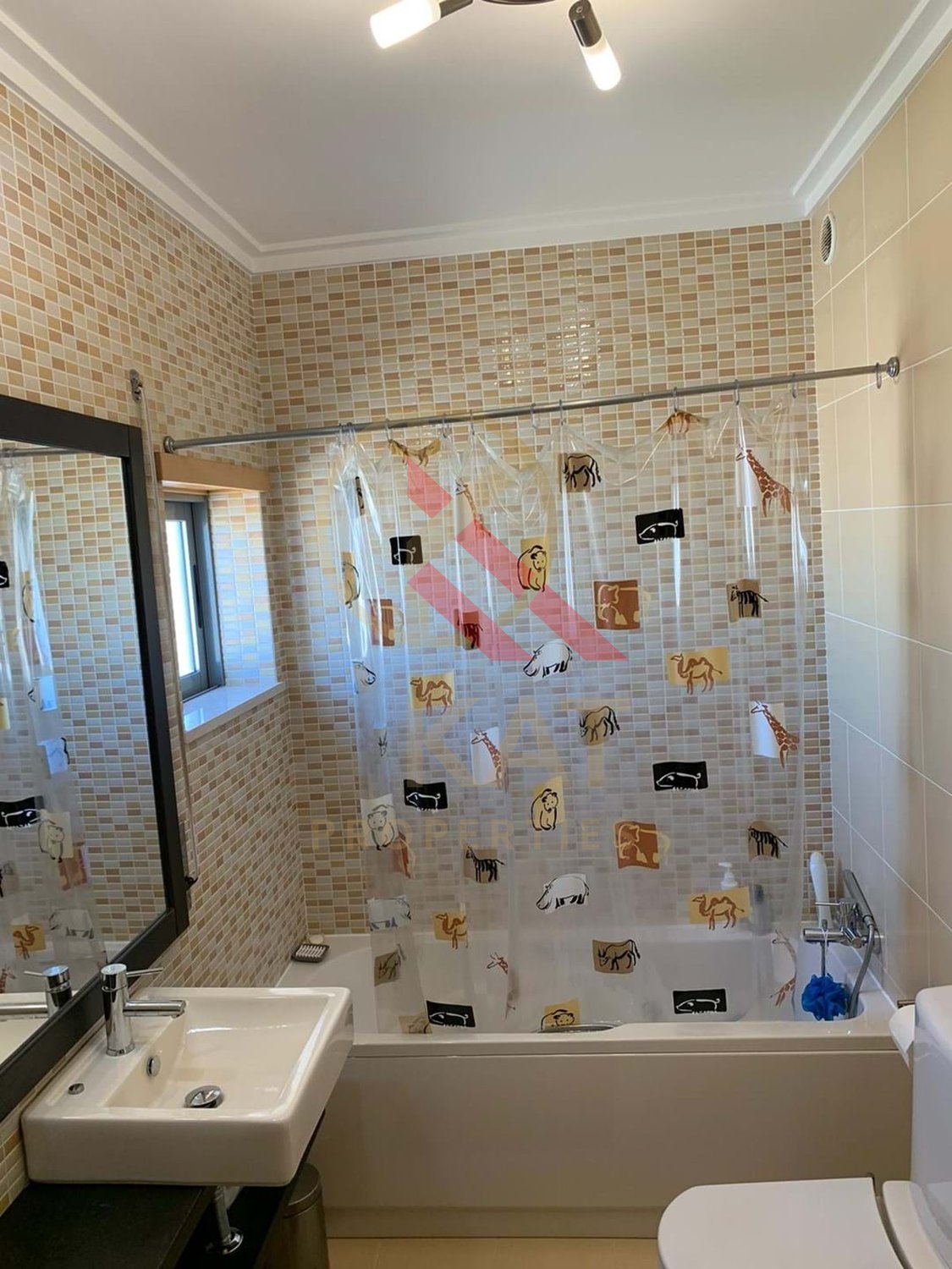 Aluga-se ao ano apartamento T2 duplex no Vale França, em Portimão