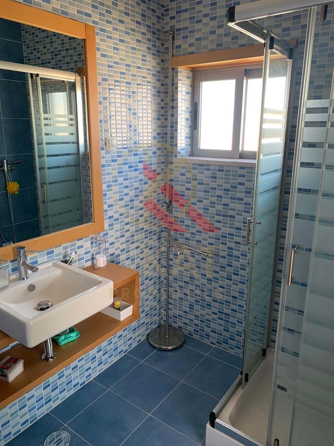 Aluga-se ao ano apartamento T2 duplex no Vale França, em Portimão