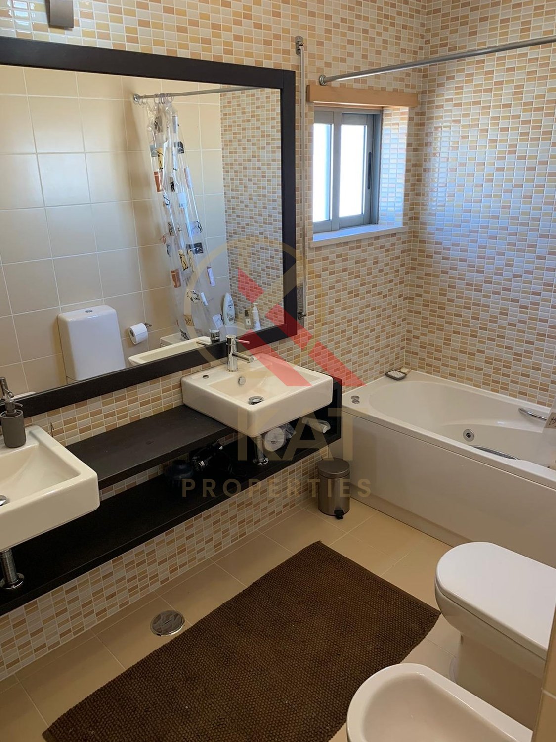 Aluga-se ao ano apartamento T2 duplex no Vale França, em Portimão