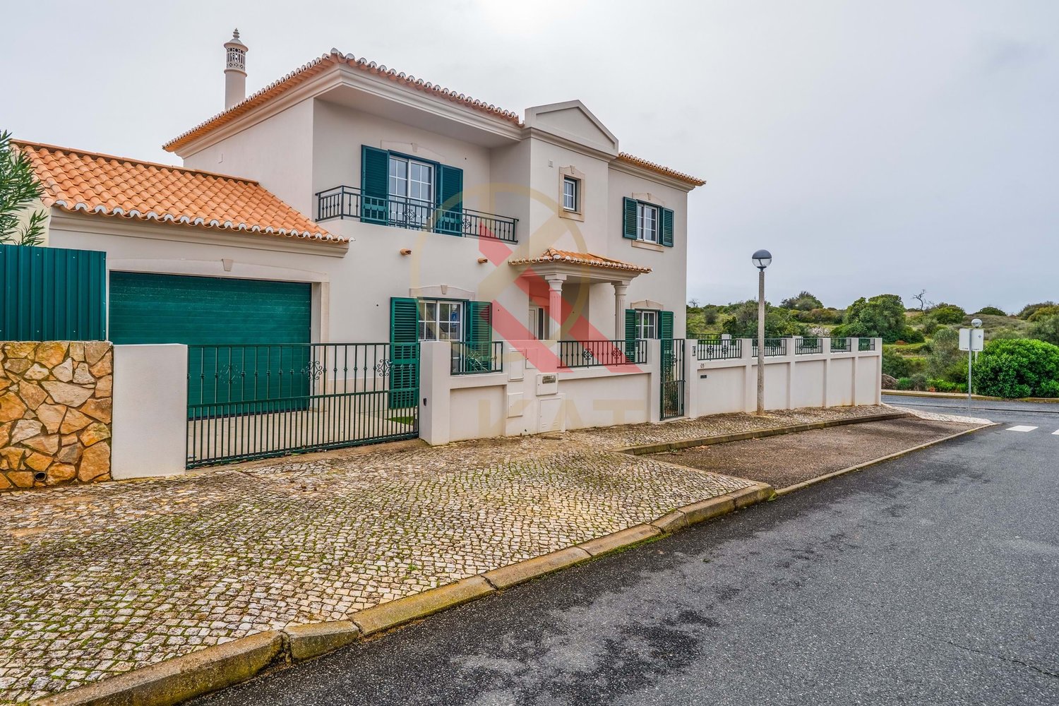 Excelente Moradia T3 com Piscina e Espaço Exterior Privativo