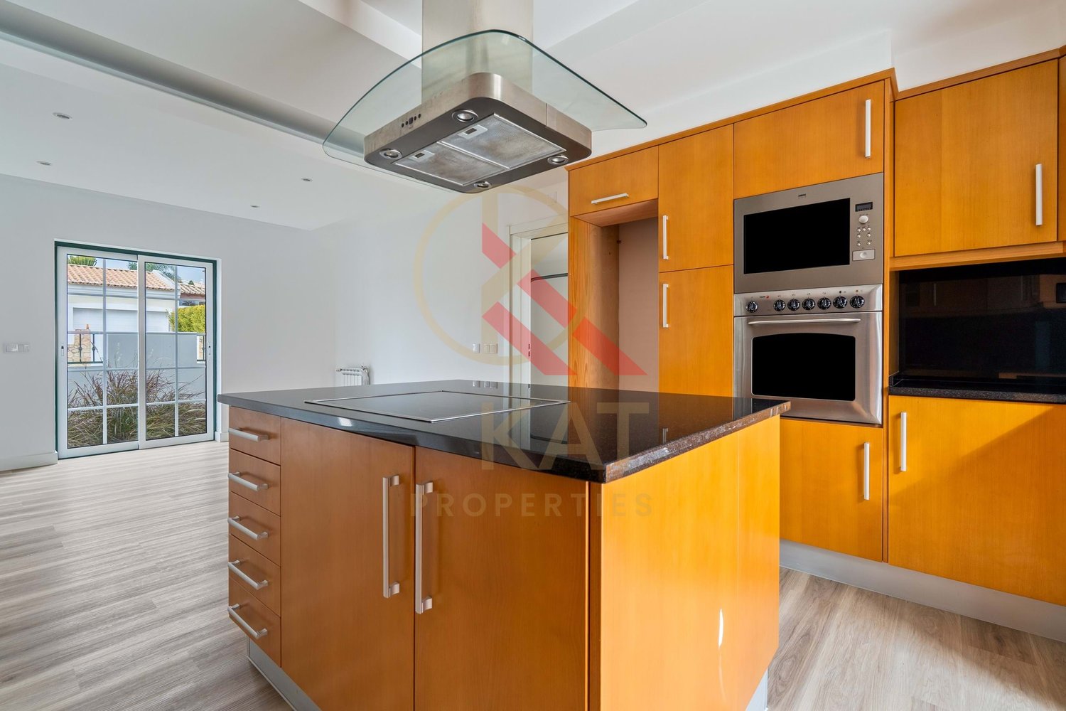 Excelente Moradia T3 com Piscina e Espaço Exterior Privativo