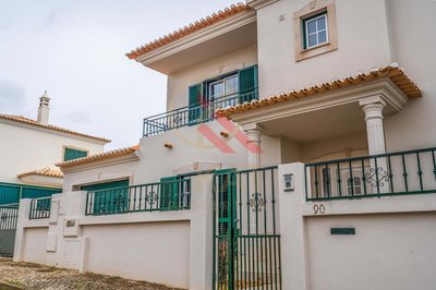 Excelente Moradia T3 com Piscina e Espaço Exterior Privativo