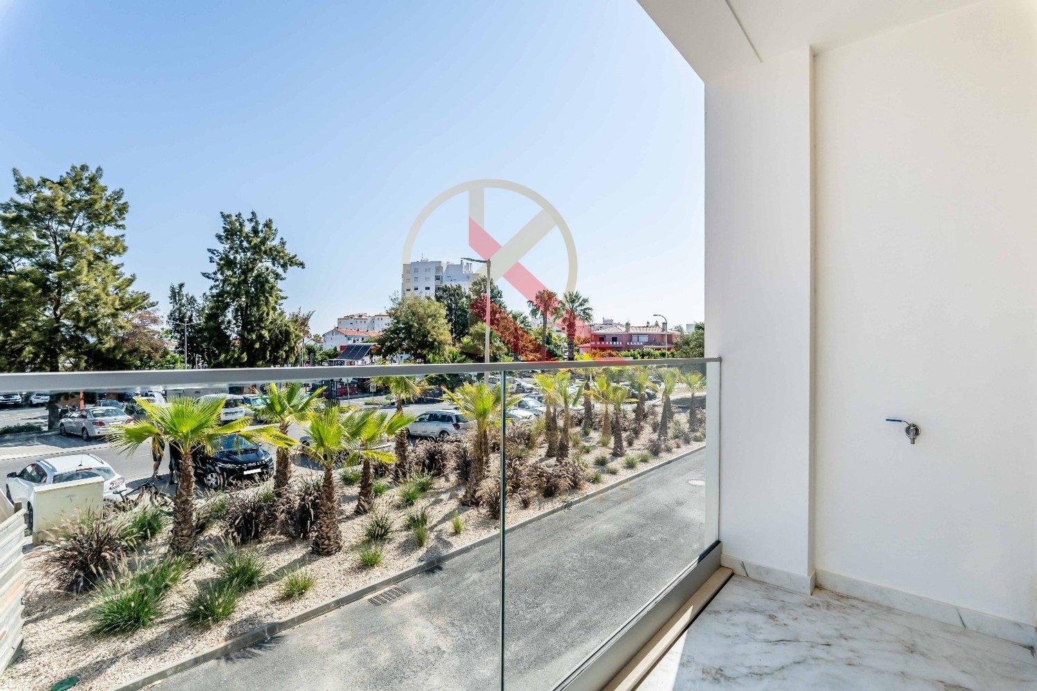 T2 novo em Lagos, com acabamentos de luxo e piscina no rooftop — ideal para viver ou investir.