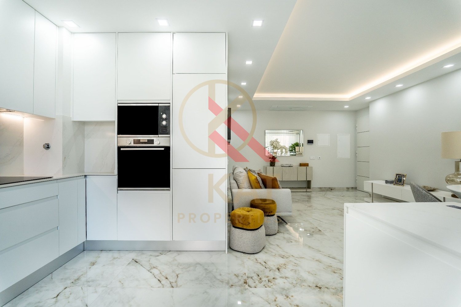 T2 novo em Lagos, com acabamentos de luxo e piscina no rooftop — ideal para viver ou investir.