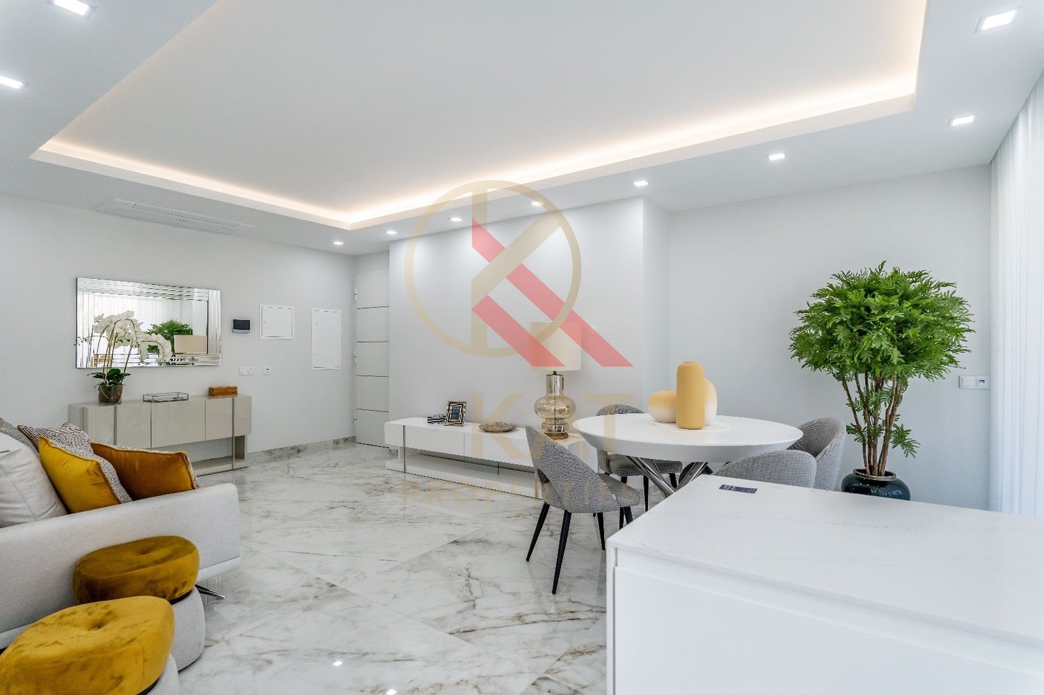 T2 novo em Lagos, com acabamentos de luxo e piscina no rooftop — ideal para viver ou investir.