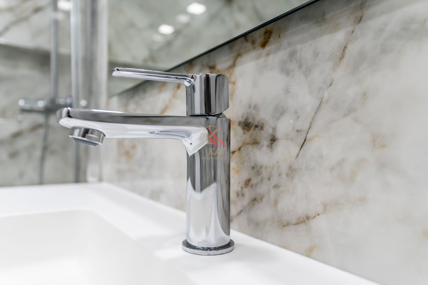 T2 novo em Lagos, com acabamentos de luxo e piscina no rooftop — ideal para viver ou investir.